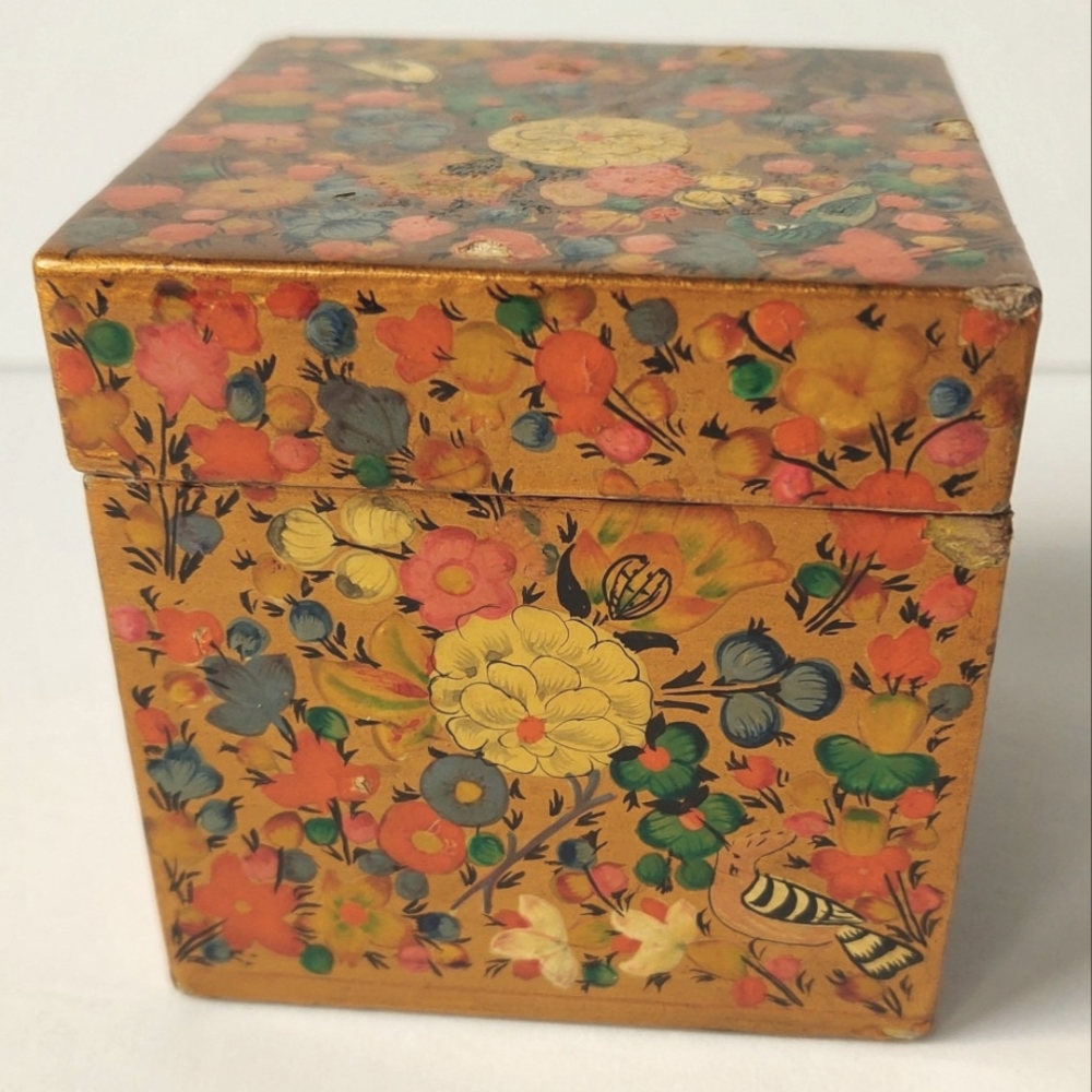 Kashmir Hand Painted Laquer Paper Mache Trinket Box Made in India
